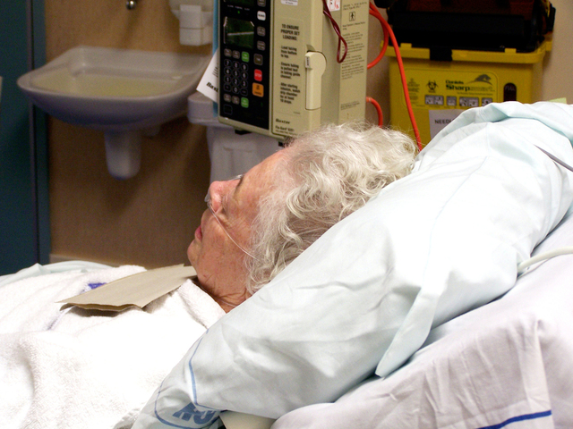 elderly-hospital-patient-1437289-640×480